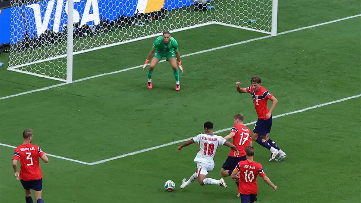 FIFA'dan İngiltere'nin golüyle ilgili açıklama: Top kamera kablosuna çarptı mı?