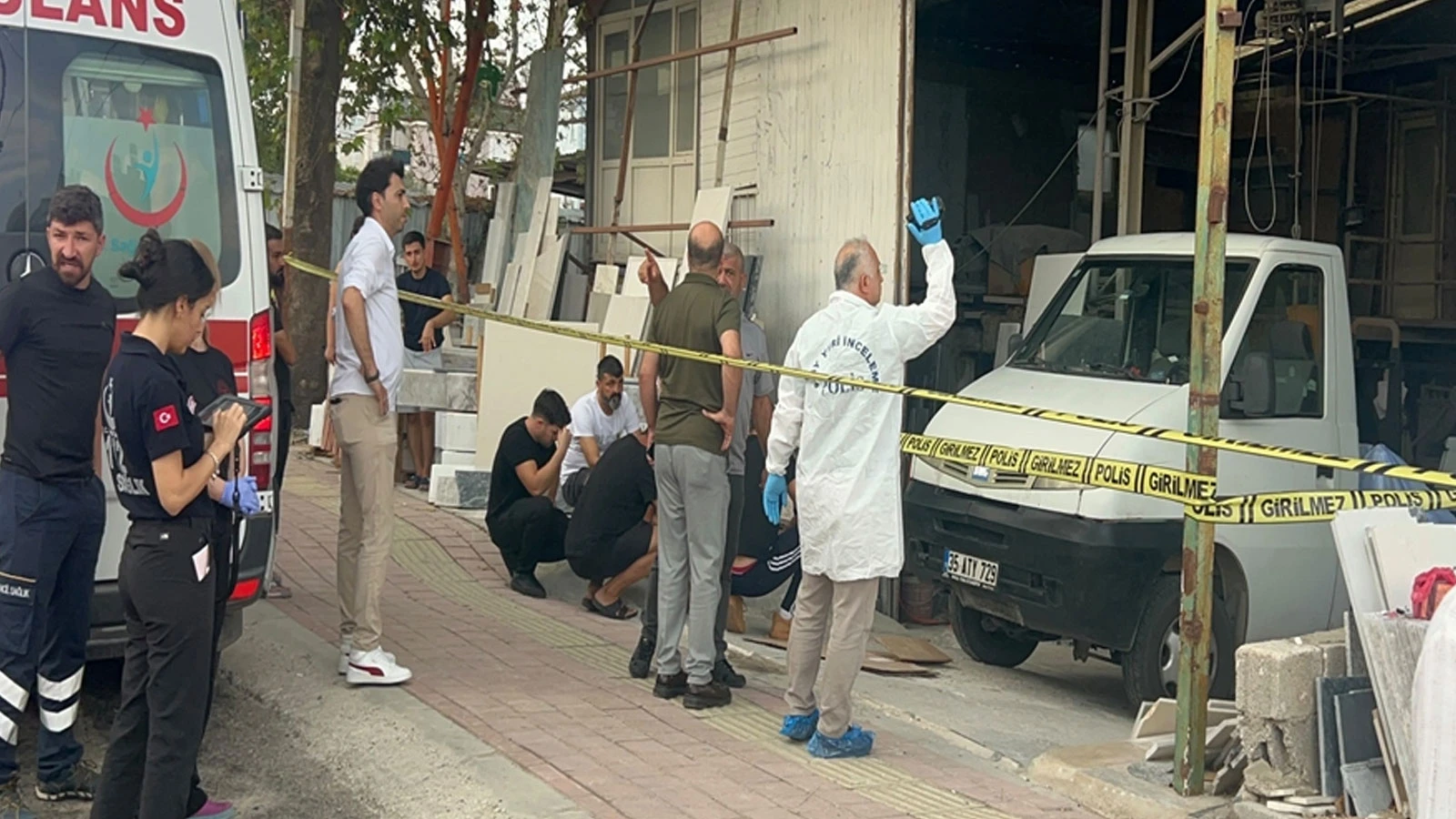 Antalya'da iş kazası: Mermer tezgahının altında kalan genç kadın yaşamını yitirdi