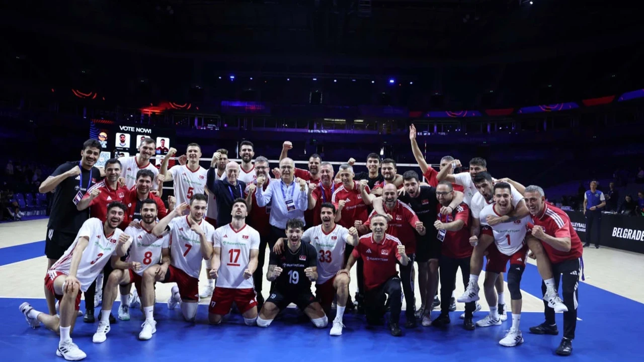 Tarihi başarıya imza attılar! Filenin Efeleri’nin VNL çeyrek finaldeki rakibi belli oldu!