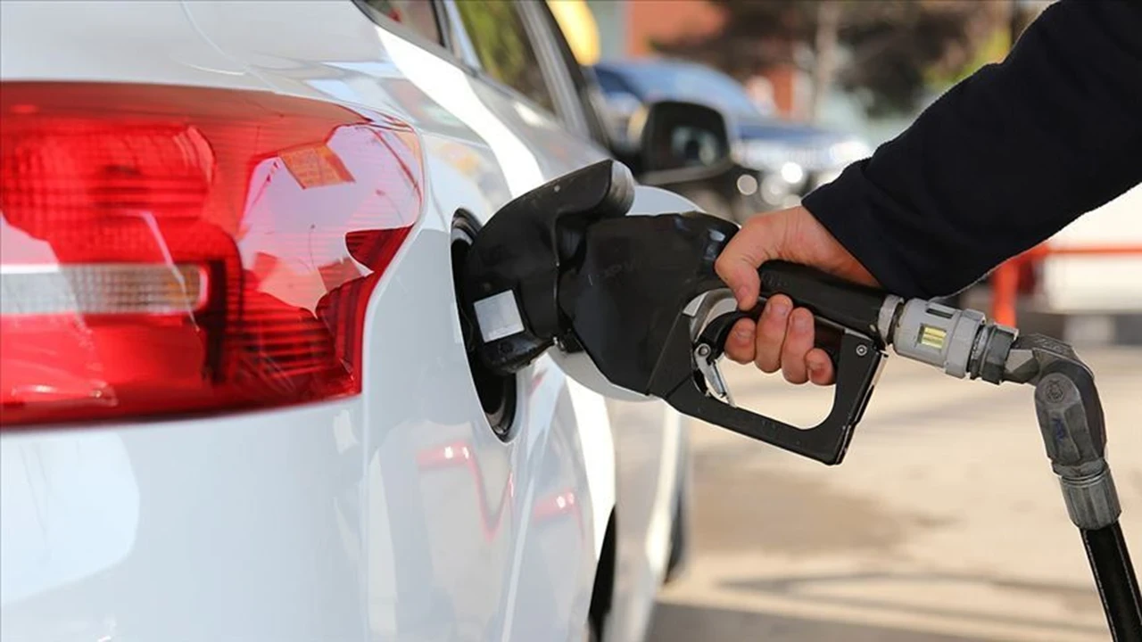 Akaryakıt fiyatlarında son durum! Benzin, motorin ve LPG'ye zam, indirim var mı? (4 Haziran 2026)