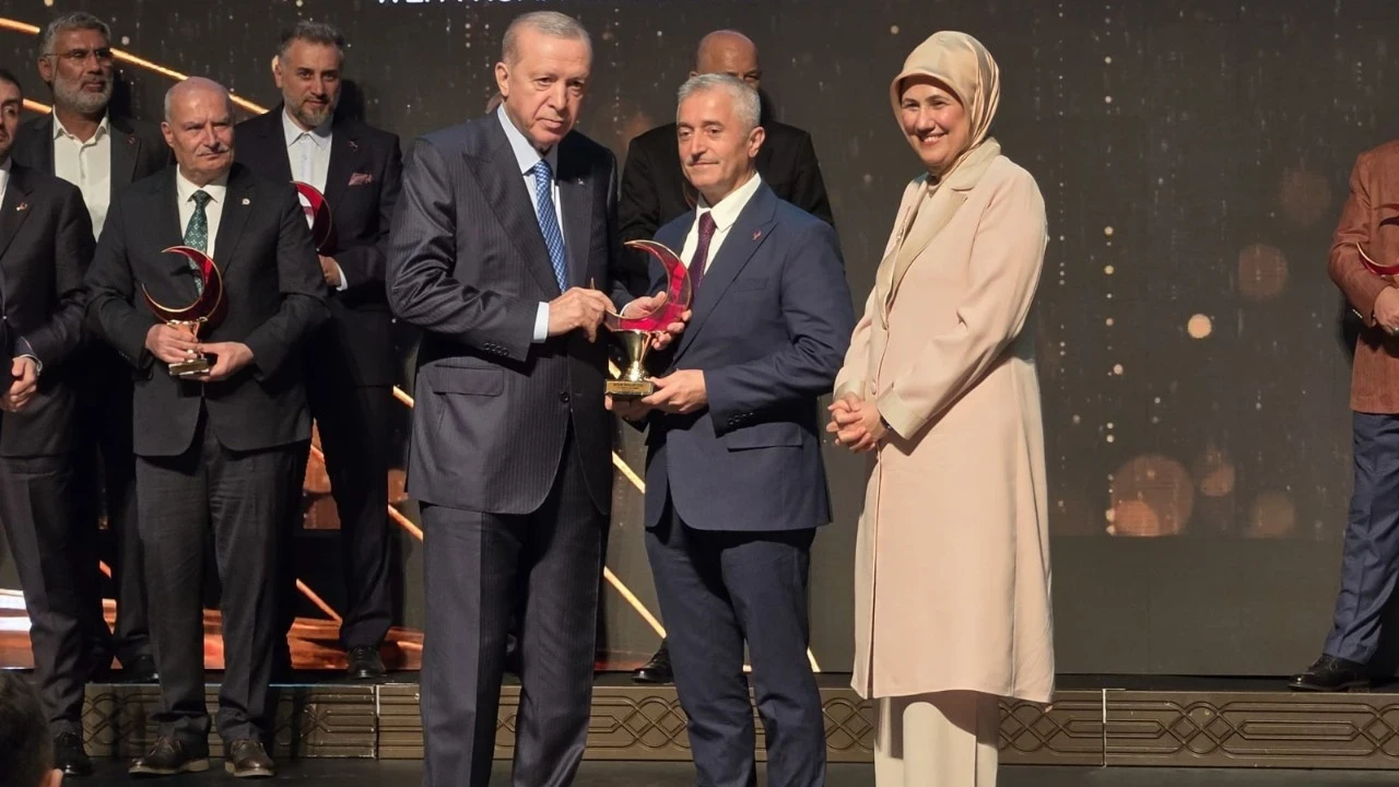 Şahinbey Belediyesi kan bağışında Türkiye birincisi oldu! Tahmazoğlu ödülü Cumhurbaşkanı Erdoğan'ın elinden aldı