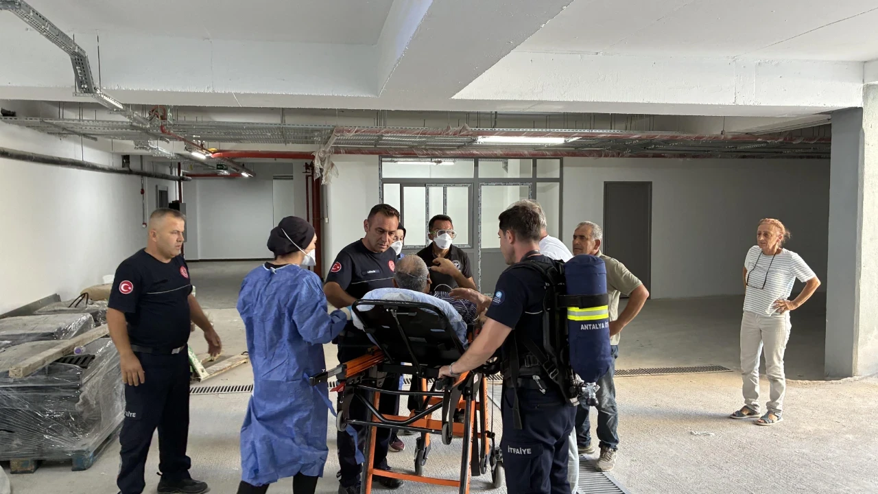 Depoda mahsur kalan 2 işçinin yardımına itfaiye koştu