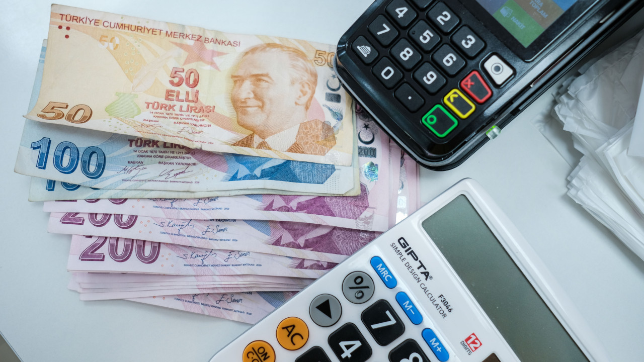 Kum saati ekonomisi: Görünen tüketim, görünmeyen yoksullaşma
