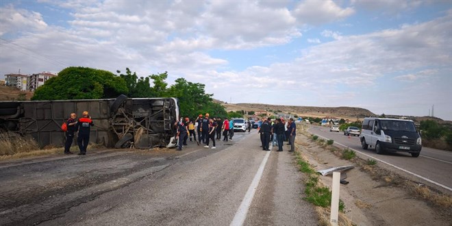 Kırıkkale'de yolcu otobüsü devrildi: 41 yaralı