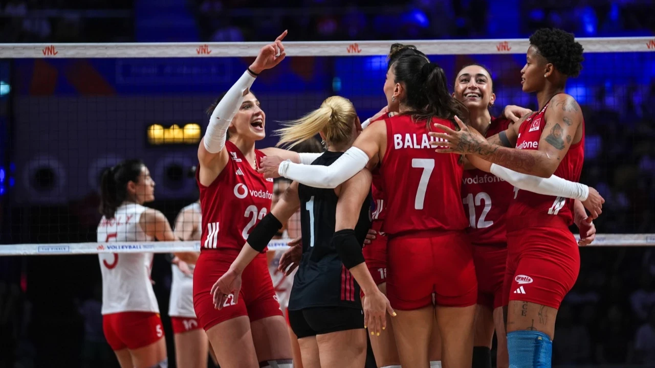 Çin'i deviren A Milli Kadın Voleybol Takımı şampiyonluk maçına çıkıyor