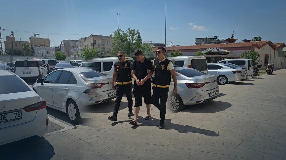 Adana'da dolandırıcılık operasyonu: 33 yıl cezası olan firari dövmesinden yakalandı | Asayiş Haberleri