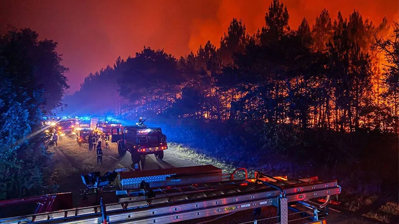 Fransa yanıyor! Alarm en üst seviyeye çıktı: Alevler durdurulamıyor