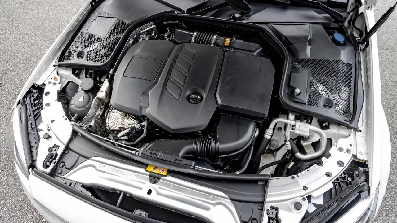 Ustaları işsiz bırakan araba motorları