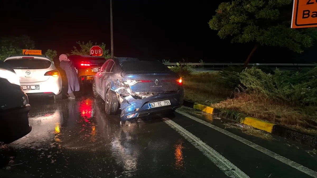 Zonguldak'ta feci kaza! İki otomobil çarpıştı: 5 yaralı