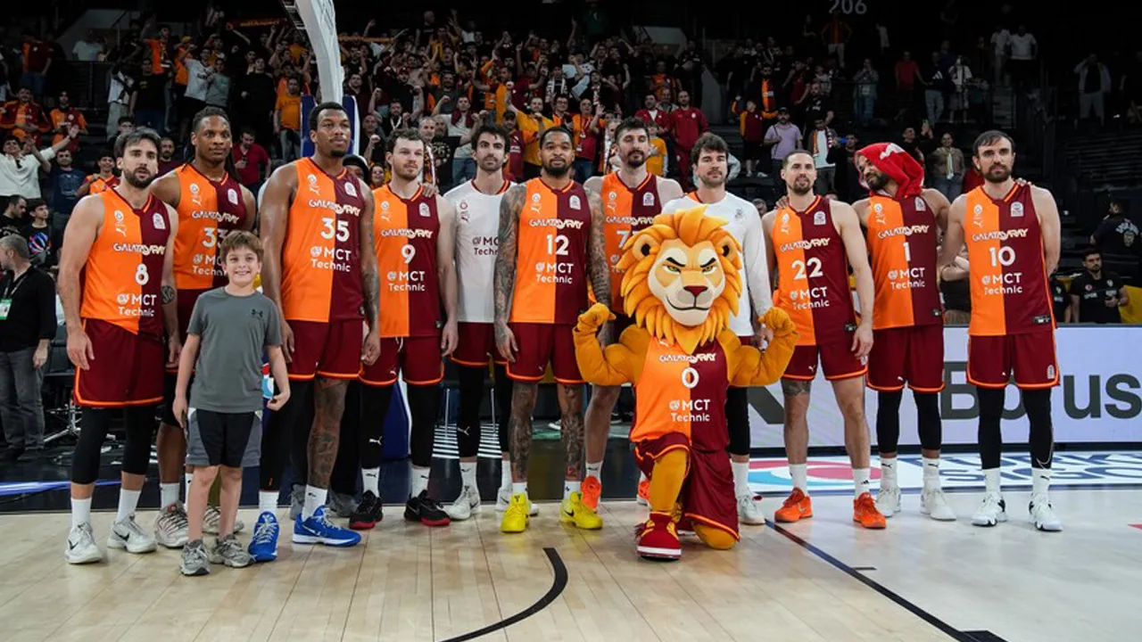 Galatasaray'da 3 ayrılık birden: Emekleriniz için teşekkürler