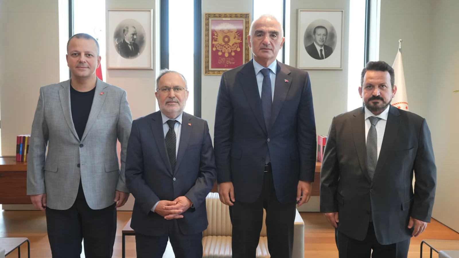 Bakan Ersoy, 15 Temmuz Derneği heyetini ağırladı