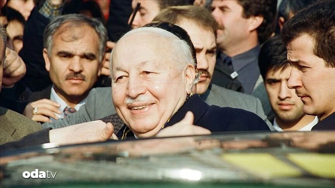 Necmettin Erbakan'ın deniz giyimi: 'Şeriat donu ve tişört'