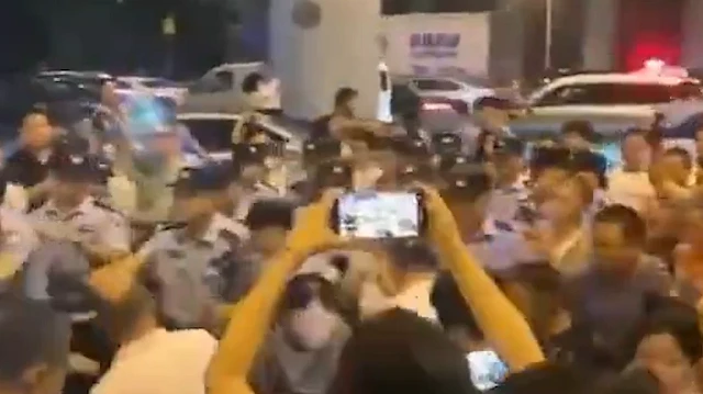 Çin’de tansiyon yükseldi: Hefei kentinde yerel yönetime karşı protestolar polisle çatışmaya döndü