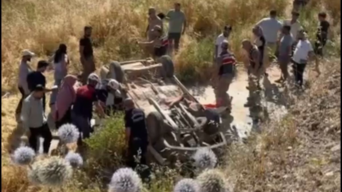 Şanlıurfa'da otomobil şarampole yuvarlandı; 1 ölü, 4 yaralı