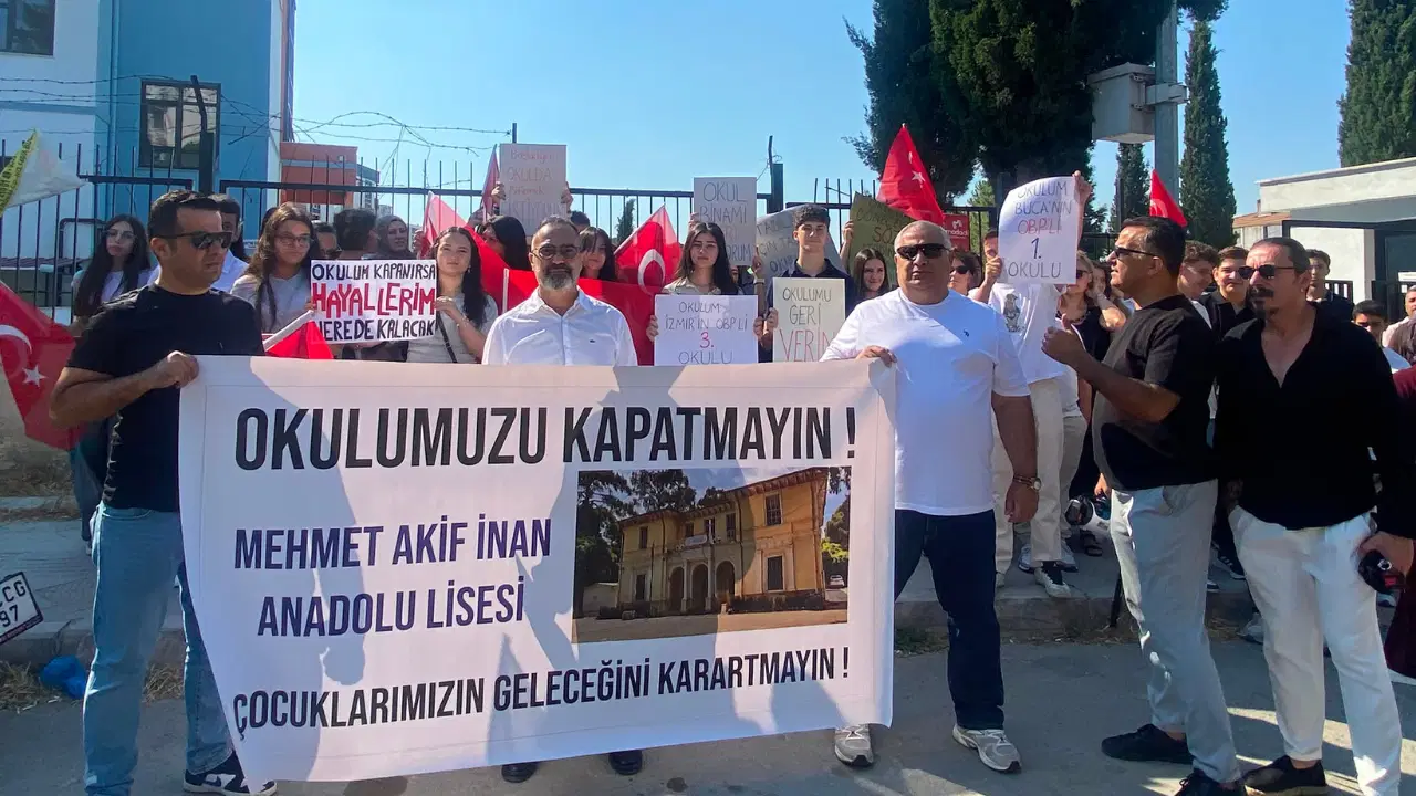 Tuvalet bahanesiyle kapatılan okulun velilerinden tepki