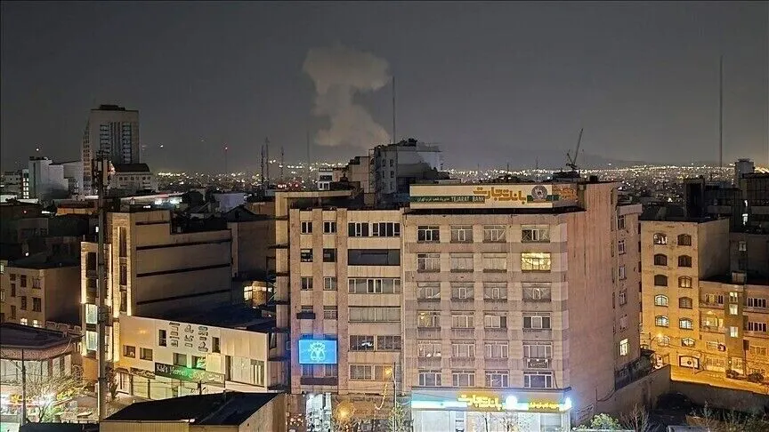İran basını: İran'ın güneyindeki Buşehr, Aseluye, Bender Abbas ve Sirik kentlerinde patlama sesleri duyuldu