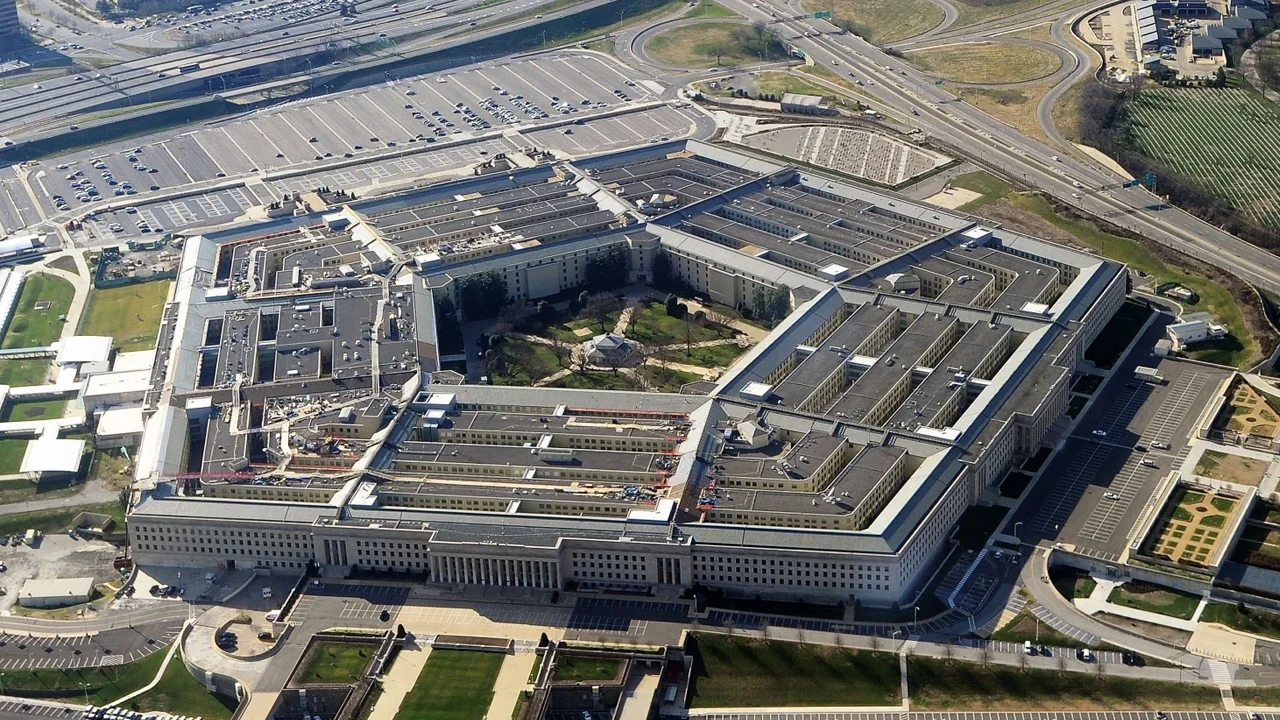 Pentagon'da tehlikeli madde alarmı!