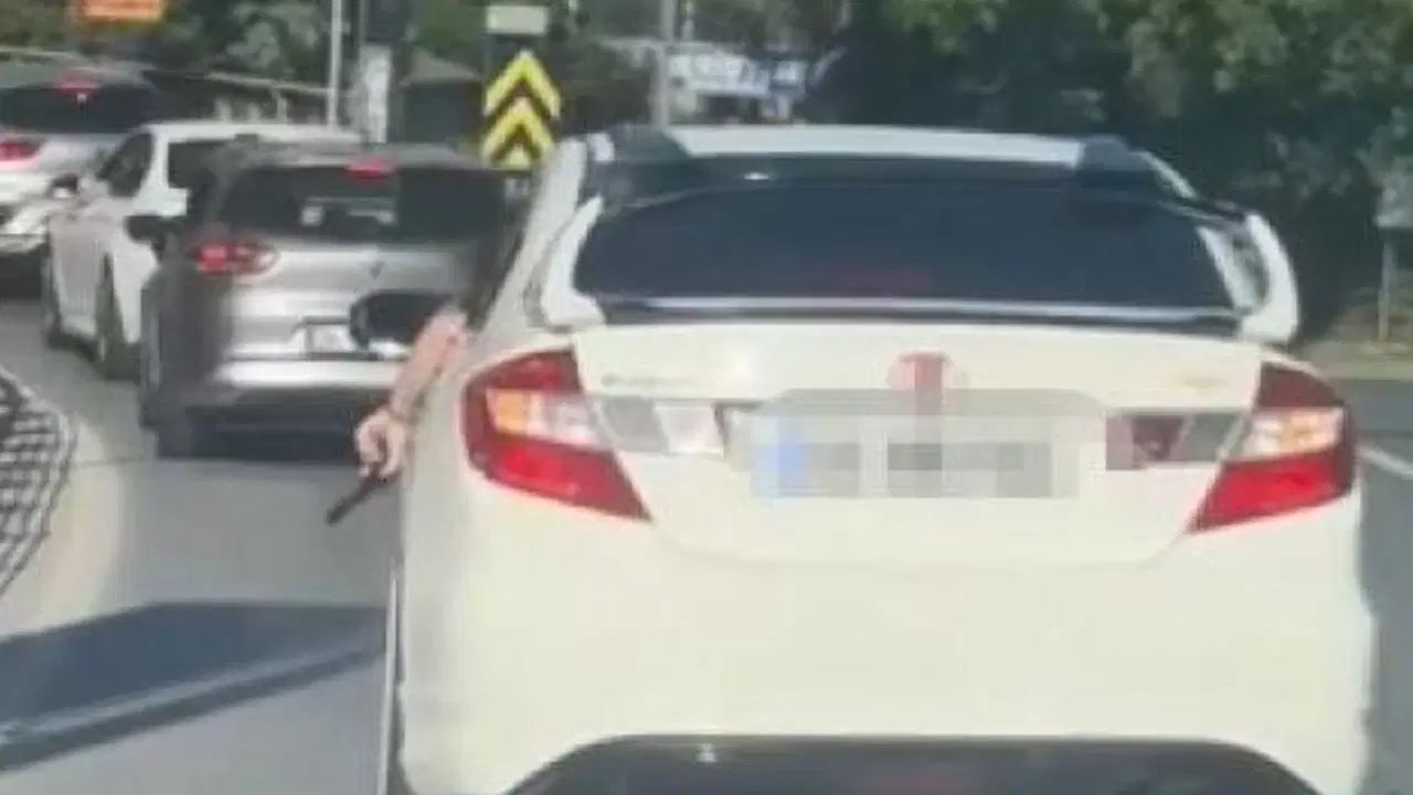 Sarıyer'de trafikte silah gösteren şahıs yakalandı: Silah oyuncak çıktı!