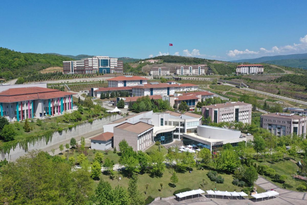 Düzce Üniversitesi rektörü hakkında YÖK'e çağrı: Görevden alınmalı