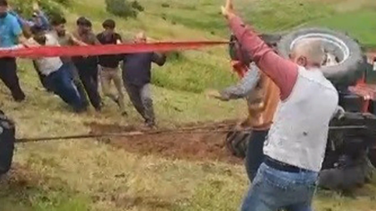 Devrilen traktörün ardından Sarıkamış’ta köylüler tek yürek oldu