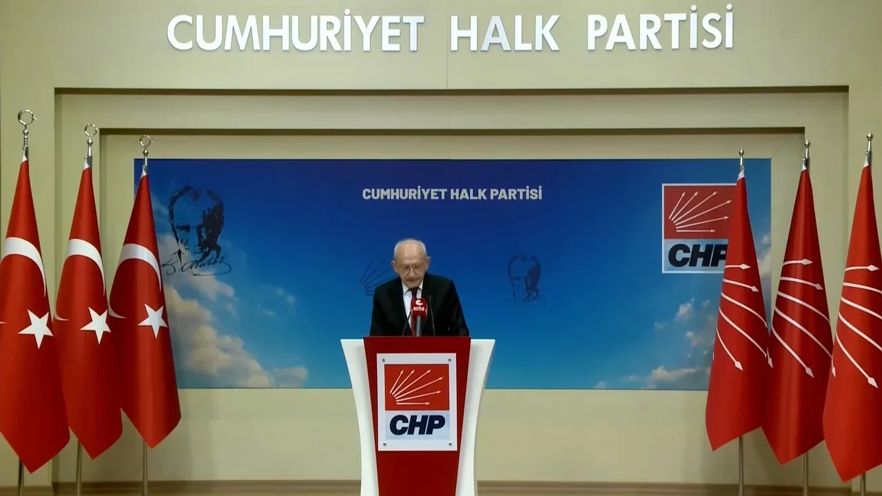 Kılıçdaroğlu, Özgür Özel'in tüm izlerini siliyor! Parti logosunda değişitirdi
