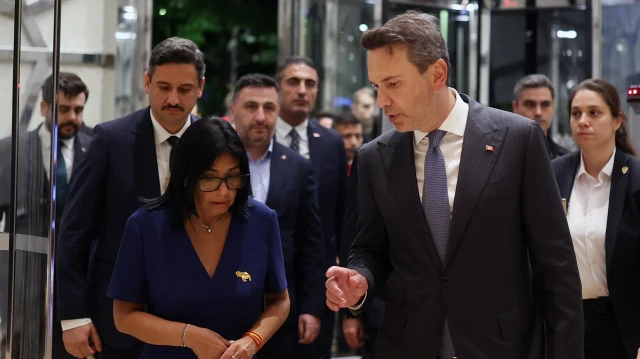 Venezuela’nın geçici lideri Rodriguez İstanbul’da: Yarın Cumhurbaşkanı Erdoğan ile masaya oturacak
