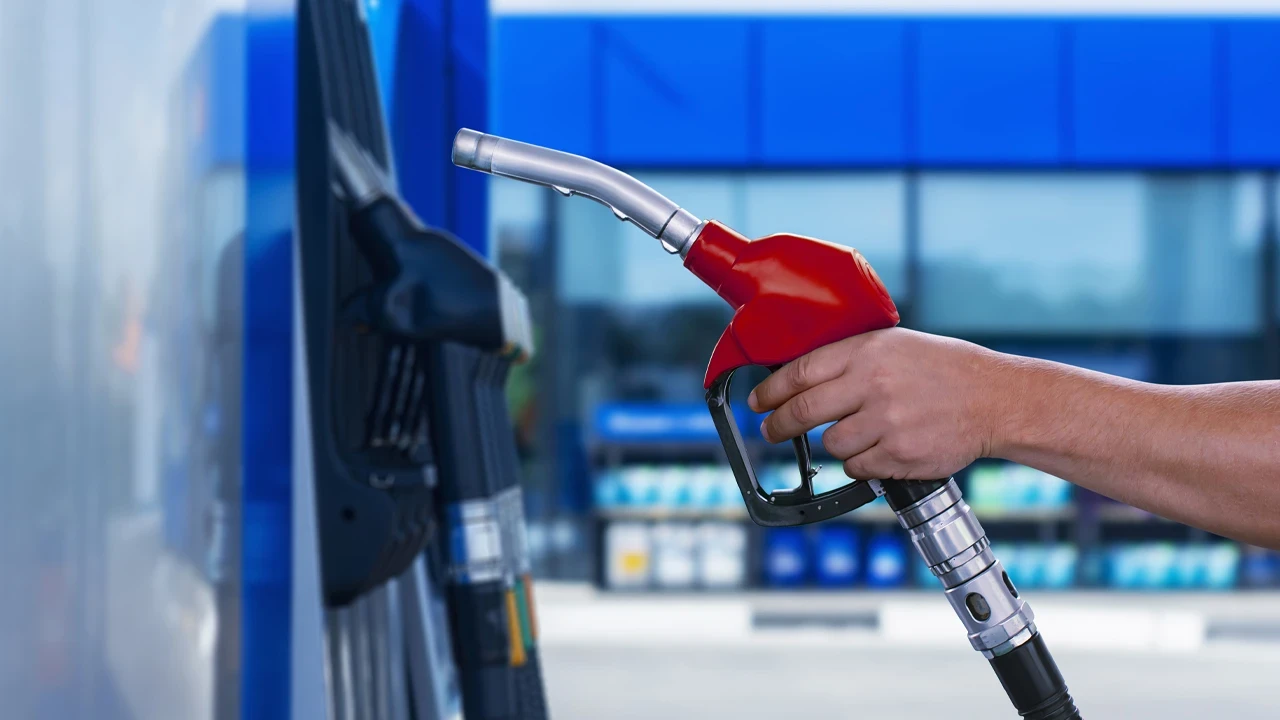 Salı Gününü Bekleyin: Brent Petrol Çakıldı, Motorine İndirim Kapıda