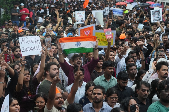 Hindistan'da "Hamam Böceği Halk Partisi" protestoları