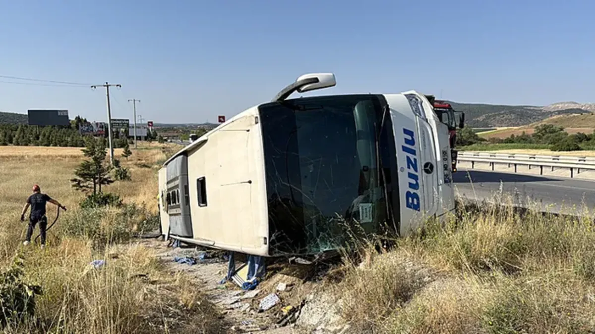 Eskişehir-Kütahya yolunda feci kaza! Otobüs şarampole devrildi: Çok sayıda yaralı var
