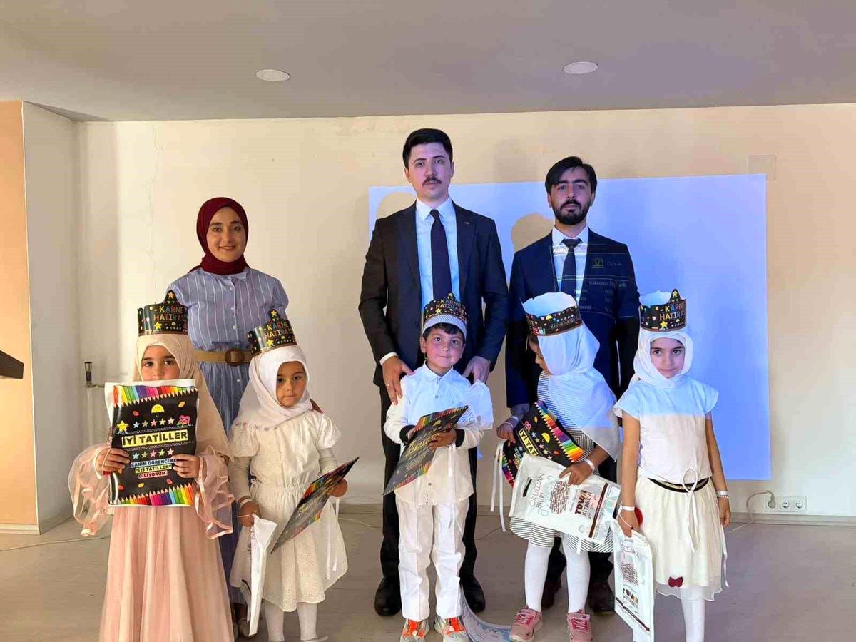 Kaymakam Kahraman, minik öğrencilerin heyecanına ortak oldu