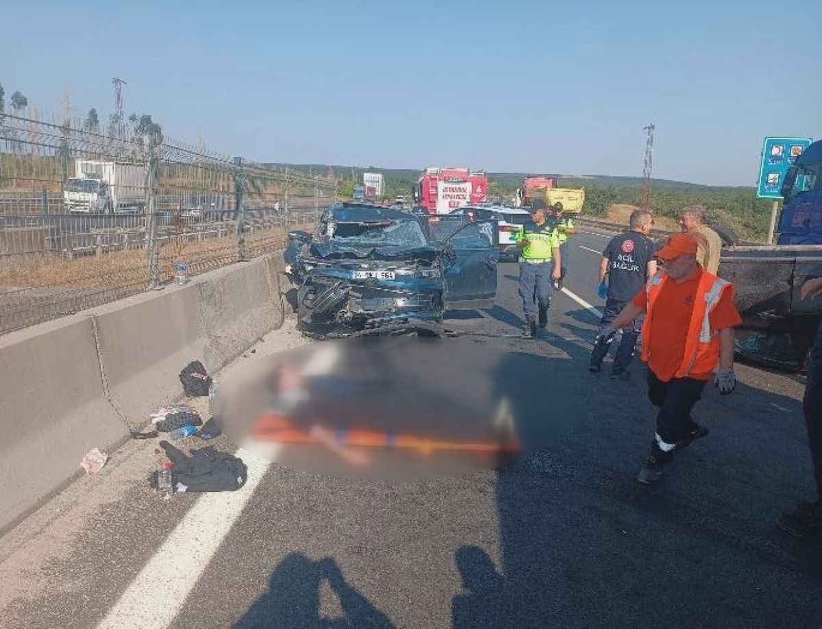 Silivri'de TEM Otoyolu'nda üç aracın karıştığı zincirleme kaza: 5 yaralı