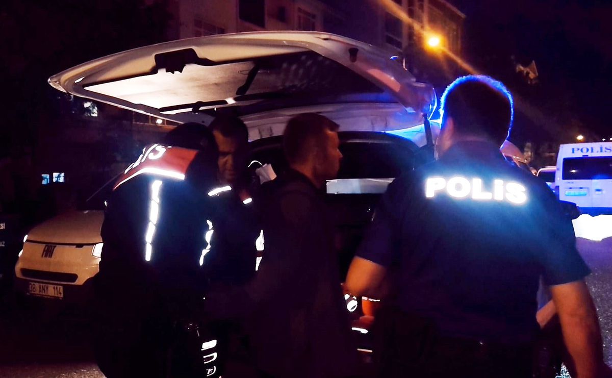Falçatayla kızını kaçıran kişinin kulağını kesip, kopardı