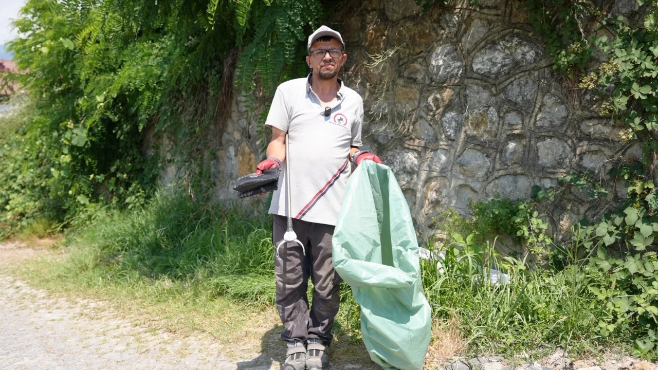 Yol kenarında buldu, içinden hazine çıktı...Milyonlarca lirayı teslim etti