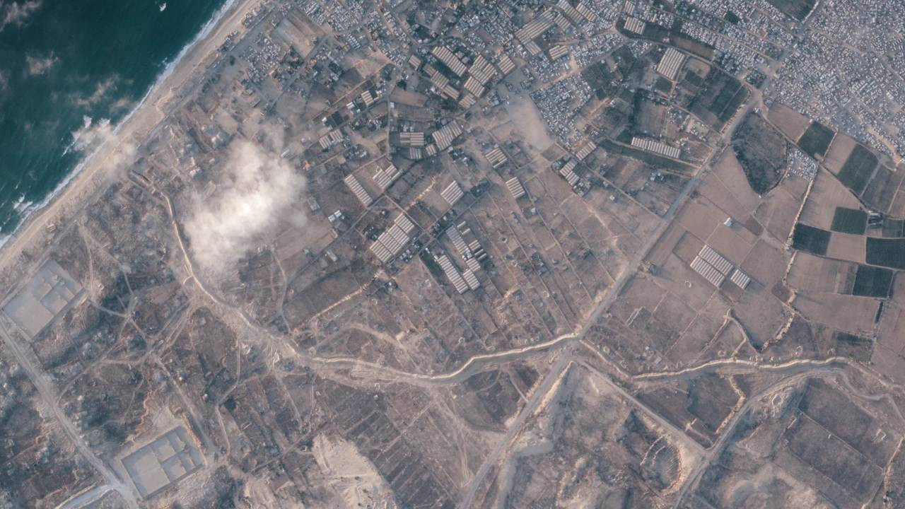 İsrail Gazze'yi 23 kilometrelik bariyerle ikiye bölüyor