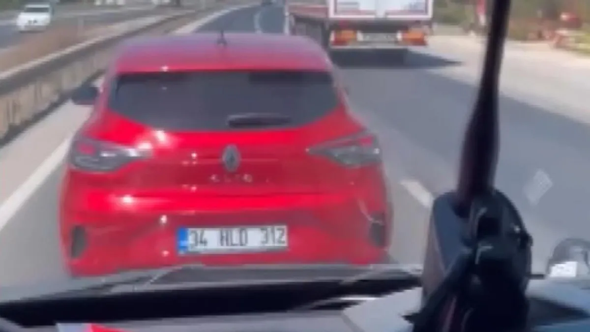 Silivri'de vakaya giden ambulansa sürücü yol vermedi: Tepki çeken anlar kamerada