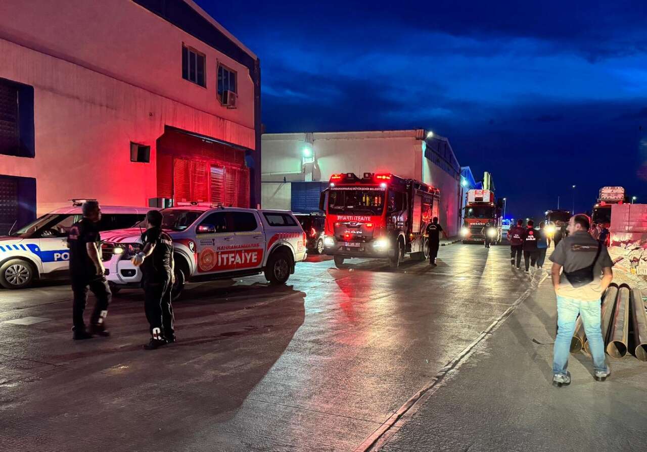 Kahramanmaraş'ta tekstil fabrikasında yangın çıktı