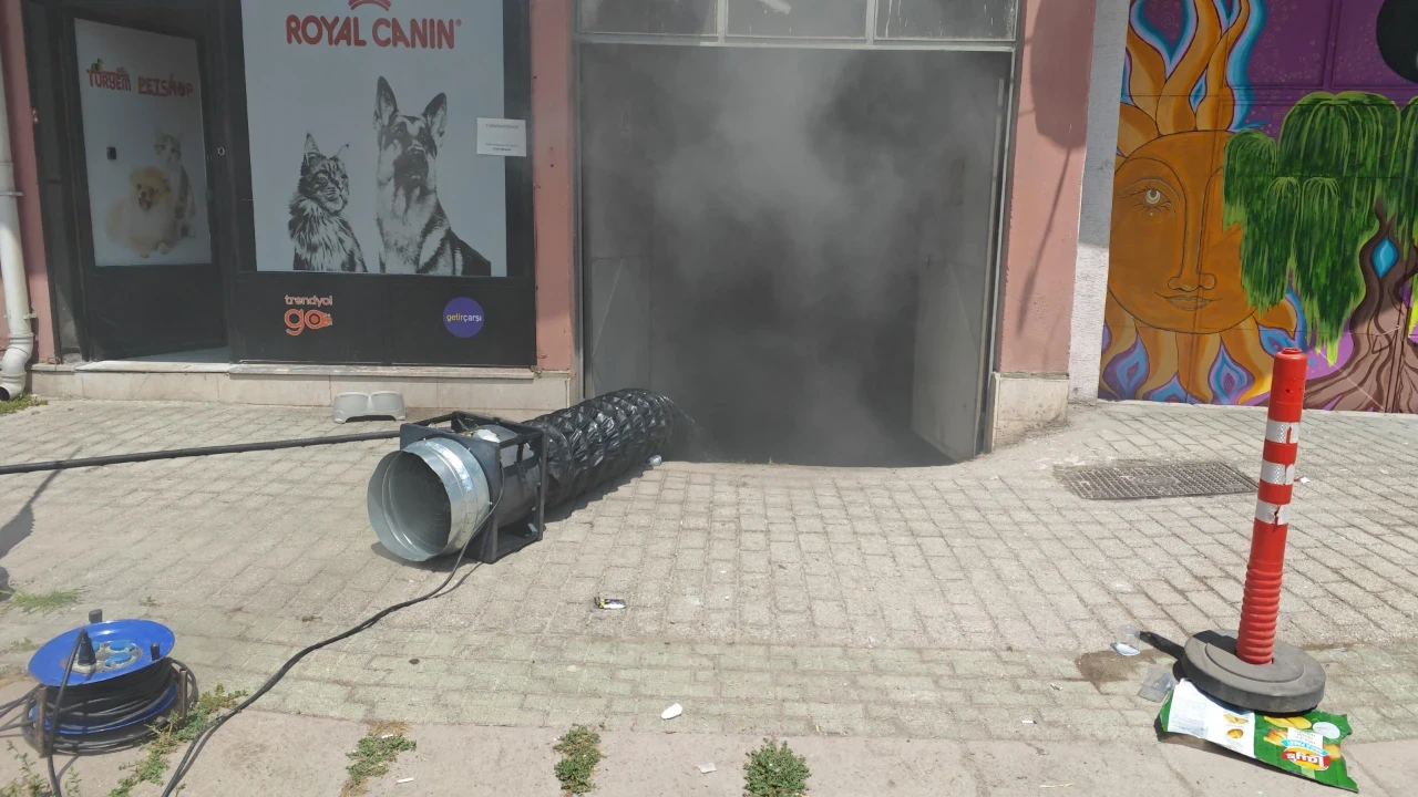 Eskişehir'de apartman otoparkında yangın: 6 kişi hastanelik oldu