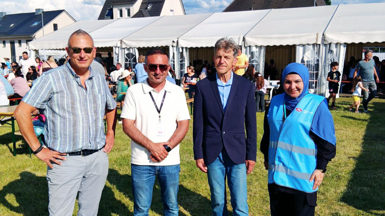 Almanya’da ezber bozan buluşma: AfD Türk camisini ziyaret etti