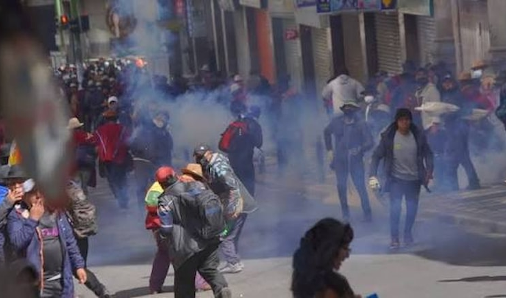 Hükümet, yol kapatma protestoları sonrası olağanüstü hal ilan etti