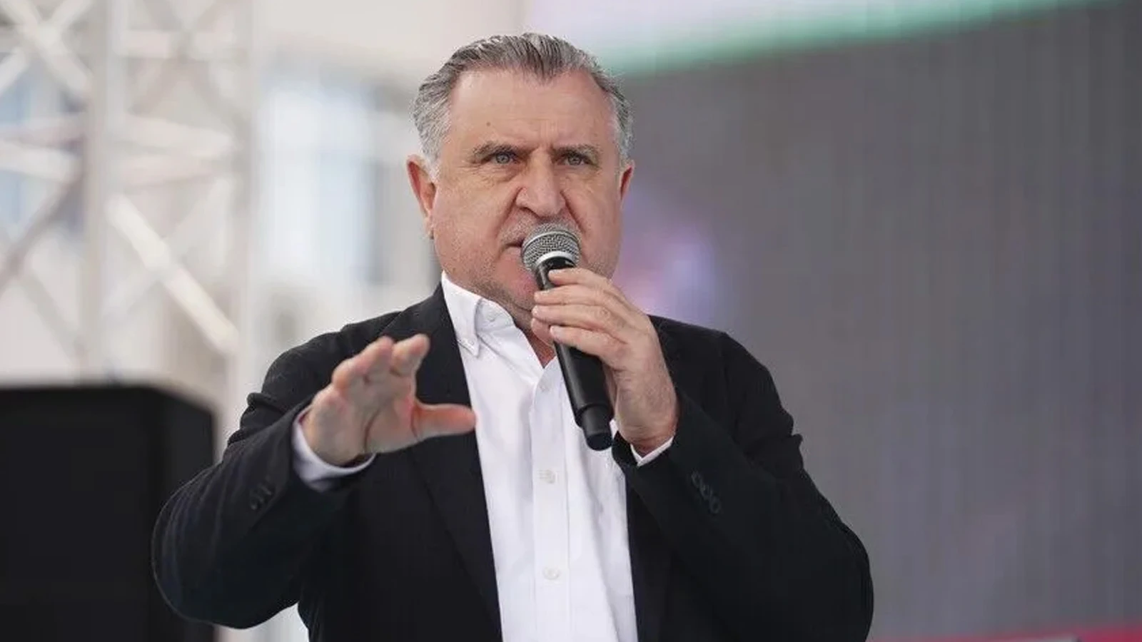 Bakan Bak duyurdu: Gençlere yönelik "Seyahatsever" projesi için başvurular başladı