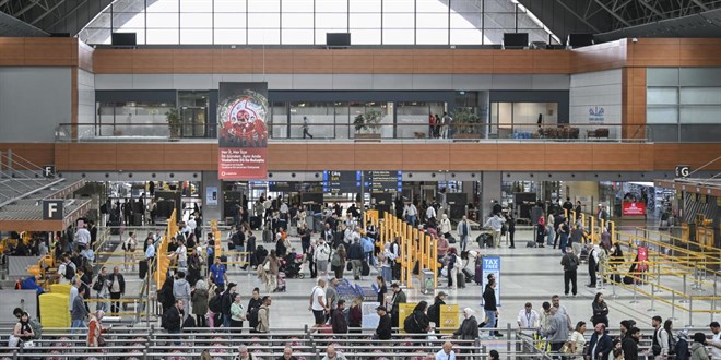 Yerli turistler 102,3 milyar lira seyahat harcaması yaptı