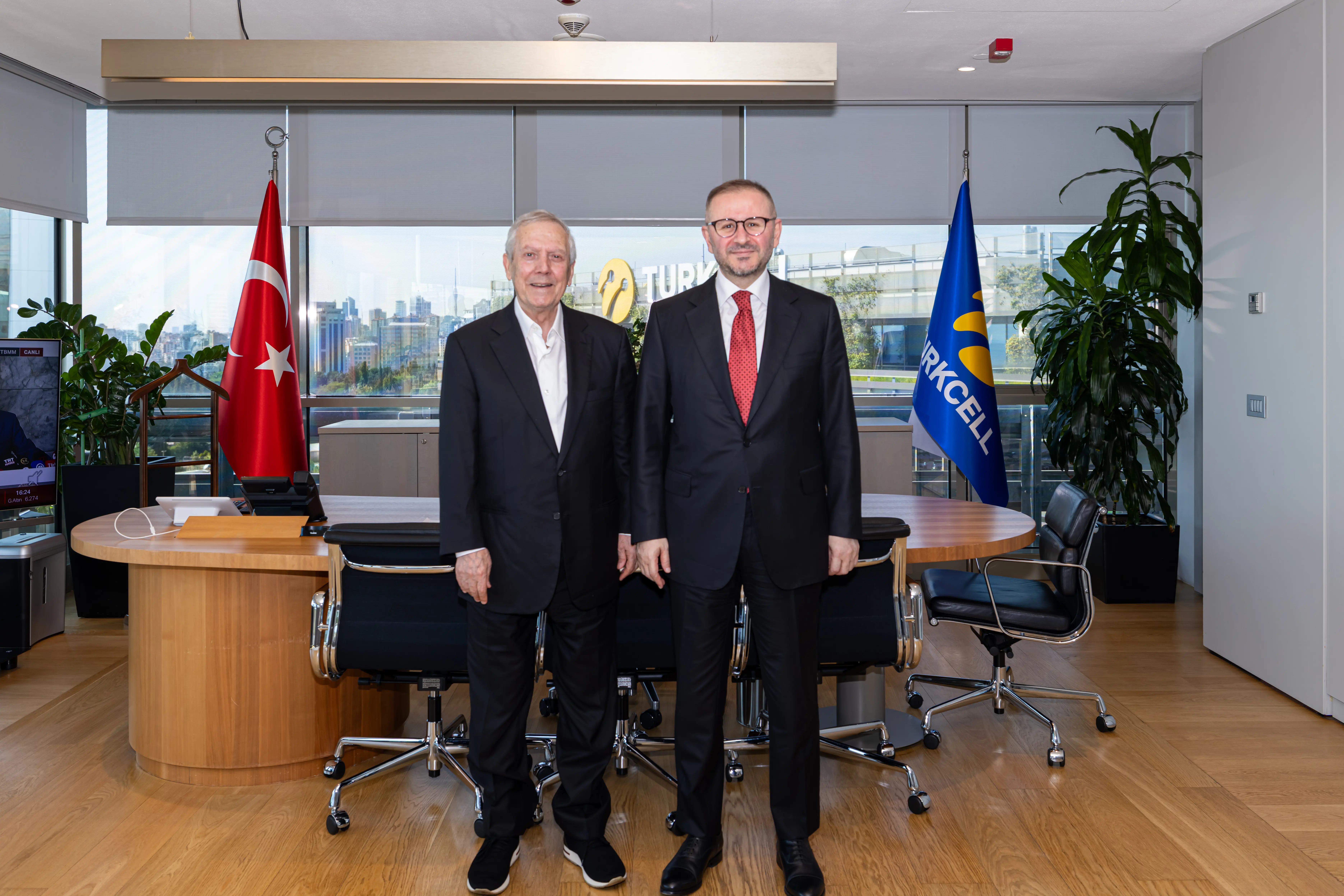 Aziz Yıldırım'dan Turkcell'e nezaket ziyareti