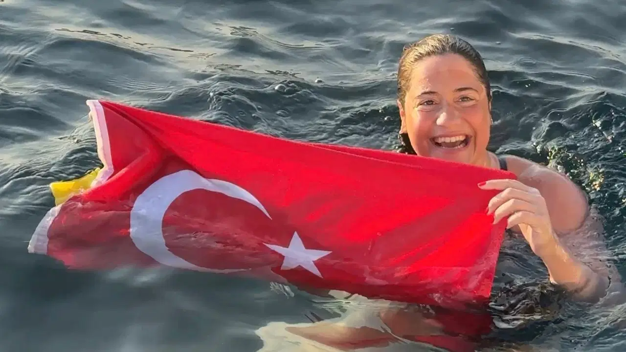 Ultra maraton yüzücüsü Aysu Türkoğlu, Tsugaru Kanalı'nı geçen en genç Türk oldu