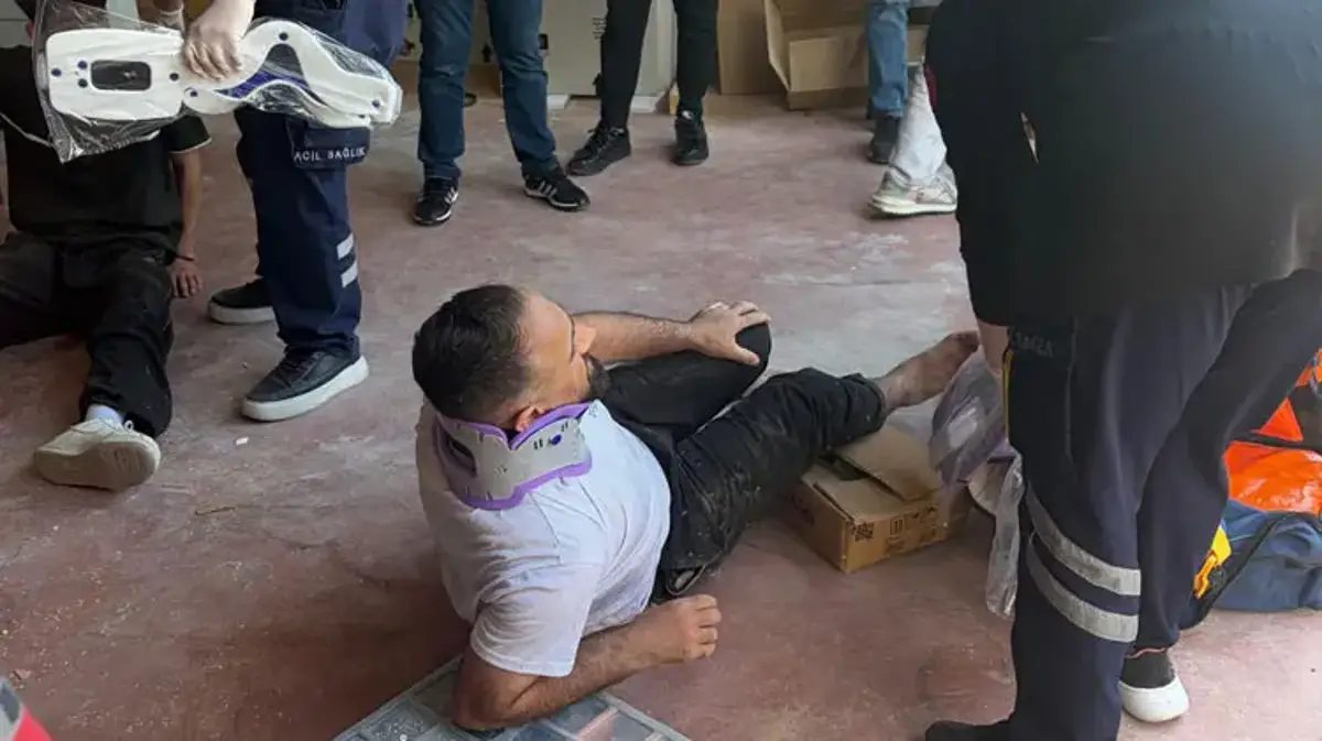 İş yeri deposunda yük asansörünün halatı koptu 6 işçi yaralandı