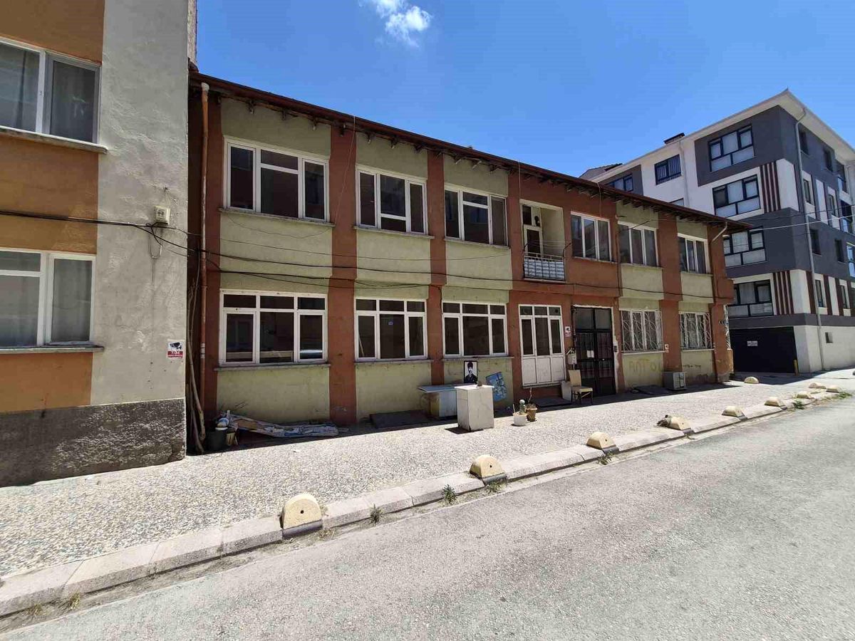 Bulunduğu sokağa renk katan 'Sevgililer ve Aşıklar Parkı' artık yok