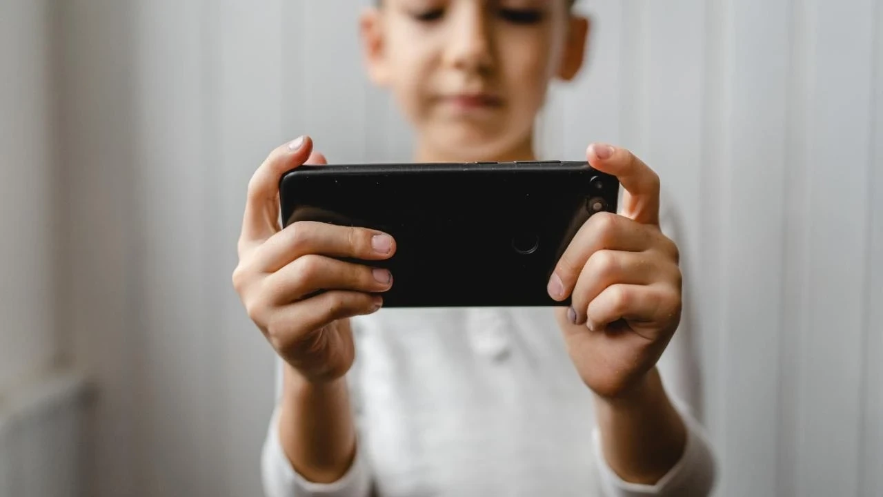 Avrupa ülkesinden radikal karar! Telefonlar sınıf dışı kalacak