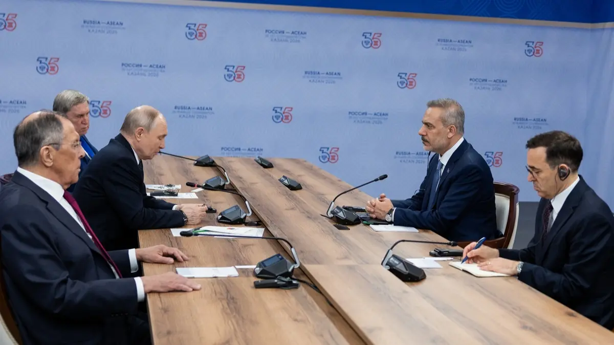 Rusya'da önemli zirve... Bakan Fidan, Rusya Devlet Başkanı Putin ile görüştü