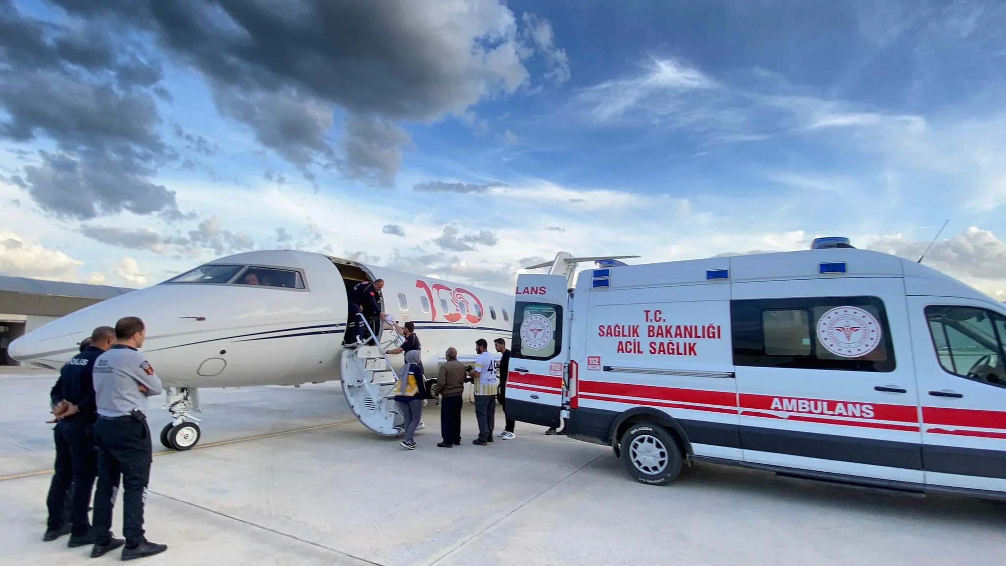 CİMER'e başvurdu, 48 saat içinde yurda döndürüldü! Hac'da rahatsızlanan vatandaşın ambulans uçak talebi hızla karşılandı