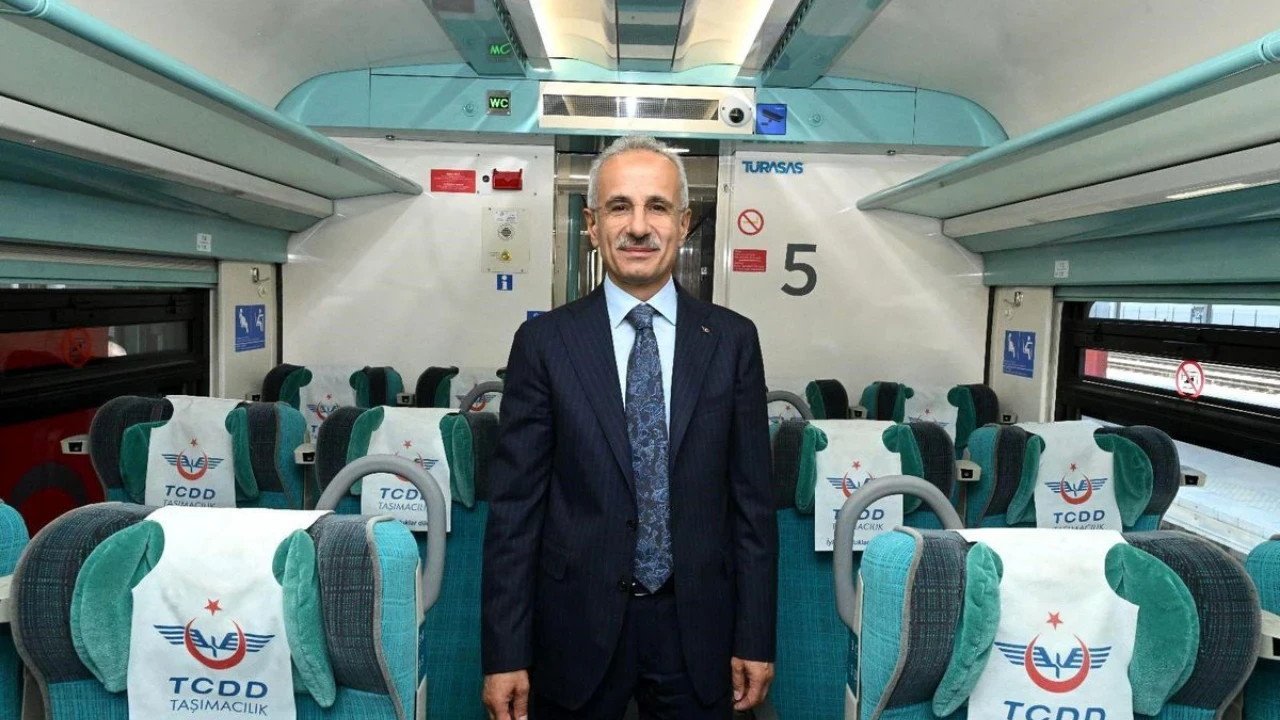 Bakan Uraloğlu: "Milli Elektrikli Tren Setlerimizi devreye alıyoruz"