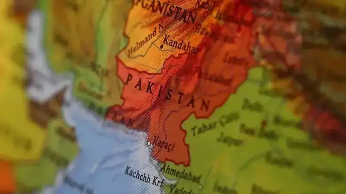 Pakistan'da güvenlik güçlerine ait karargaha saldırı